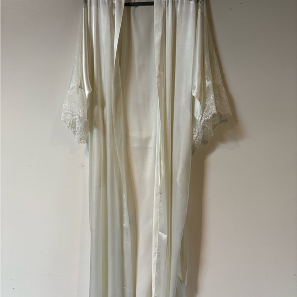 White Lace Trim Robe - Picture 1 of 3